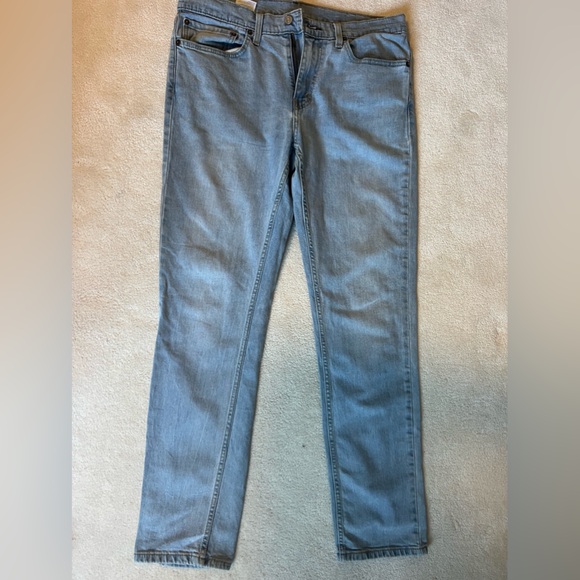 Levi's size 34 -34 Light Blue Jeans Great Condition - Picture 2 of 3